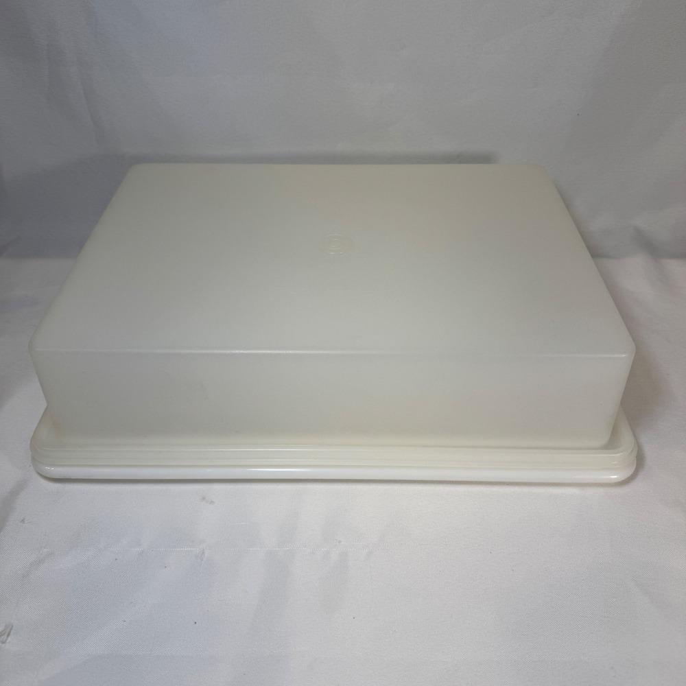 Vintage Tupperware Rectangular Cake Taker Carrier White Sheer Lid 622 623 USA